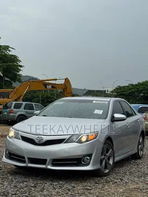 Toyota Camry SE 4dr Sedan (2.5L 4cyl 6A) 2013 Silver