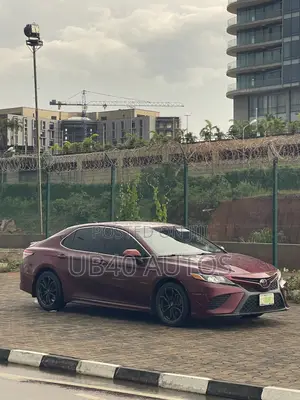 Toyota Camry SE FWD (2.5L 4cyl 8AM) 2018 Red