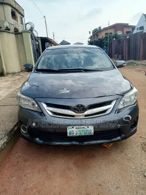Toyota Corolla Base 4dr Sedan (1.8L 4cyl 5M) 2010 Gray