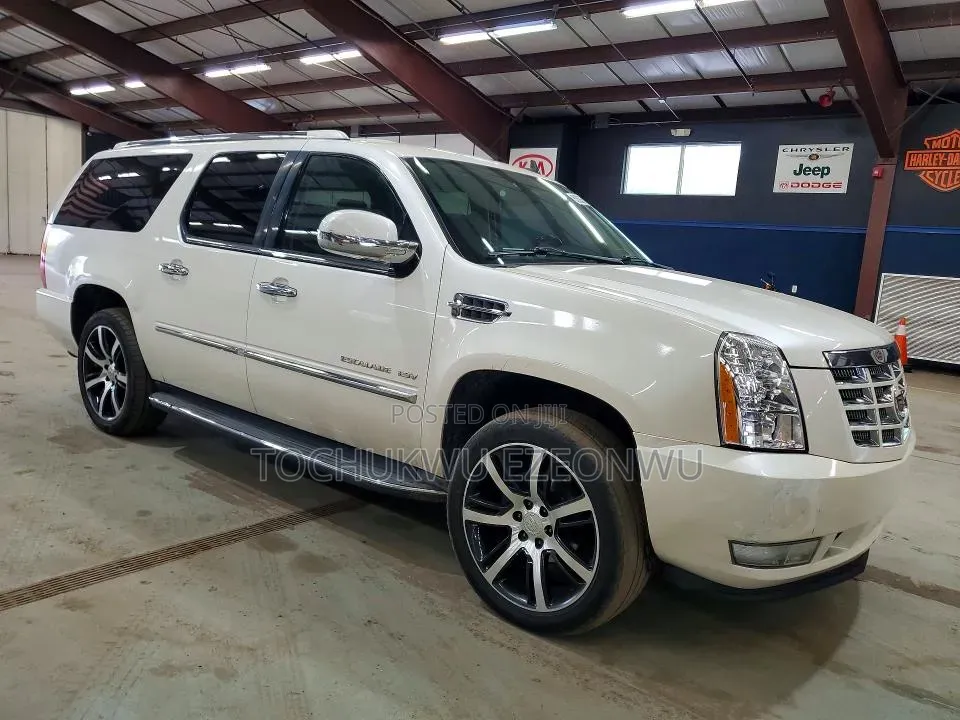 Cadillac Escalade 2013 White