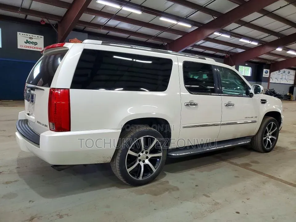 Cadillac Escalade 2013 White