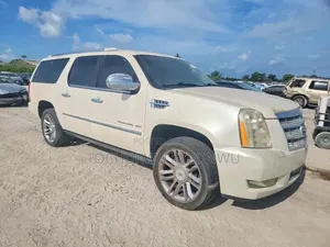 Cadillac Escalade 2010 White