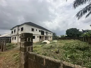 6 Flat Building