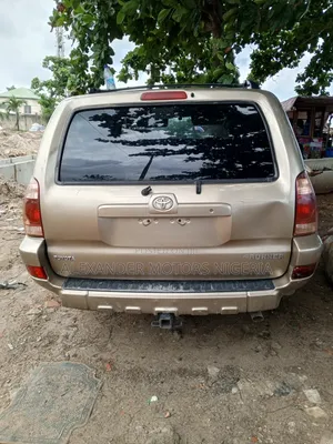 Toyota 4-Runner SR5 V6 4x4 2005 Gold