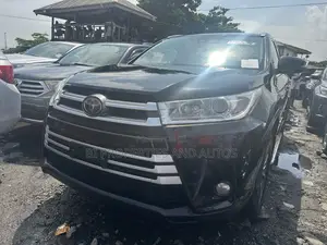 Toyota Highlander XLE 4x2 V6 (3.5L 6cyl 8A) 2018 Black