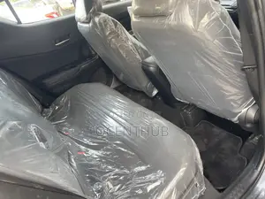 Toyota C-HR XLE FWD Sport Utility (2.0L 4cyl 2AM) 2018 Black