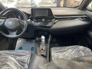 Toyota C-HR XLE FWD Sport Utility (2.0L 4cyl 2AM) 2018 Black