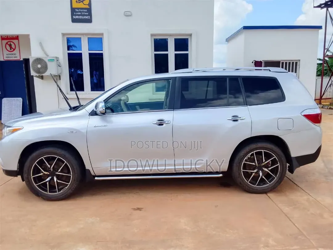 Toyota Highlander 3.5L 4WD 2013 Silver
