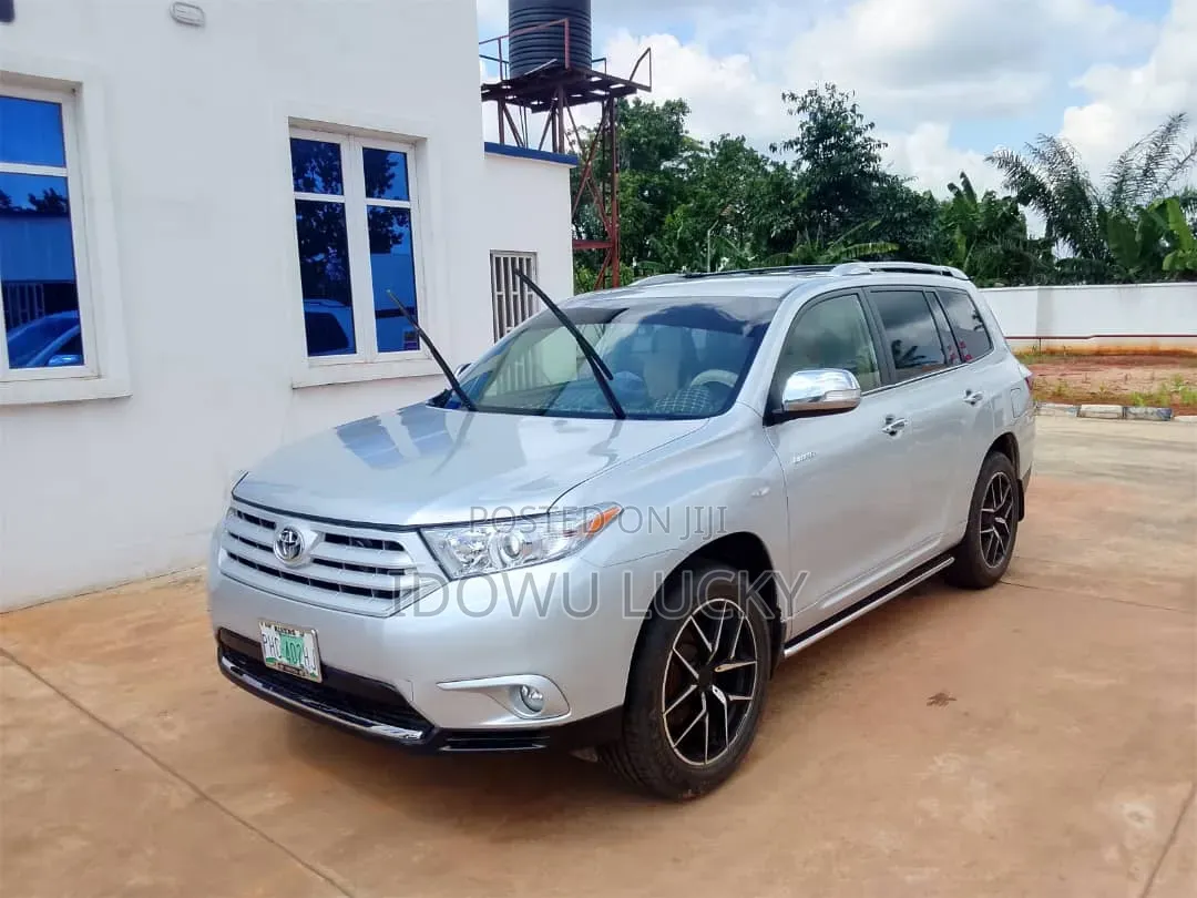 Toyota Highlander 3.5L 4WD 2013 Silver
