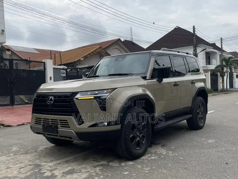 Lexus GX 2025 Gold
