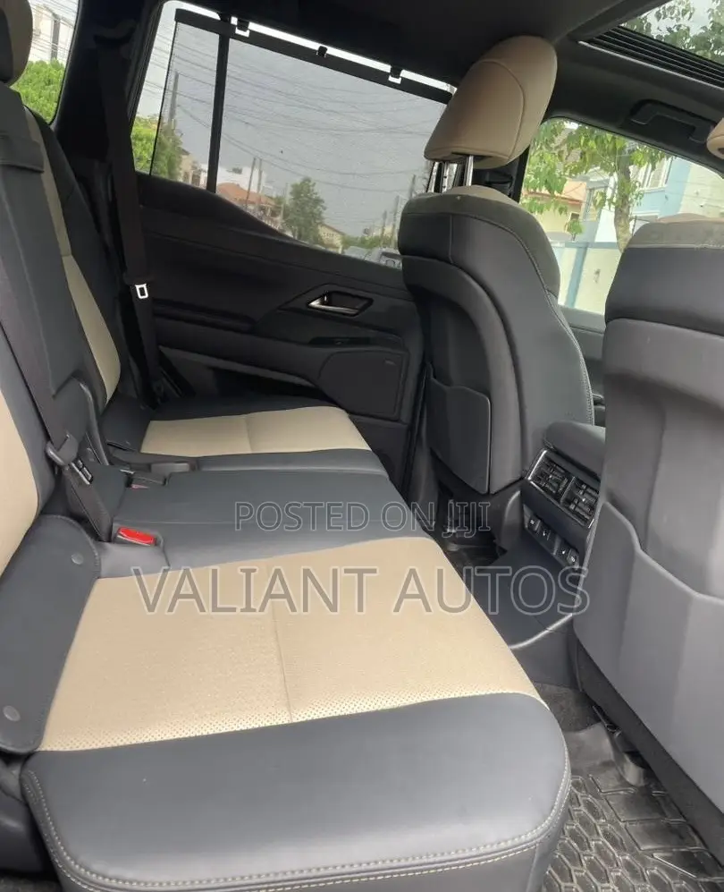 Lexus GX 2025 Gold