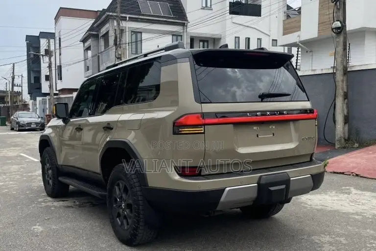 Lexus GX 2025 Gold