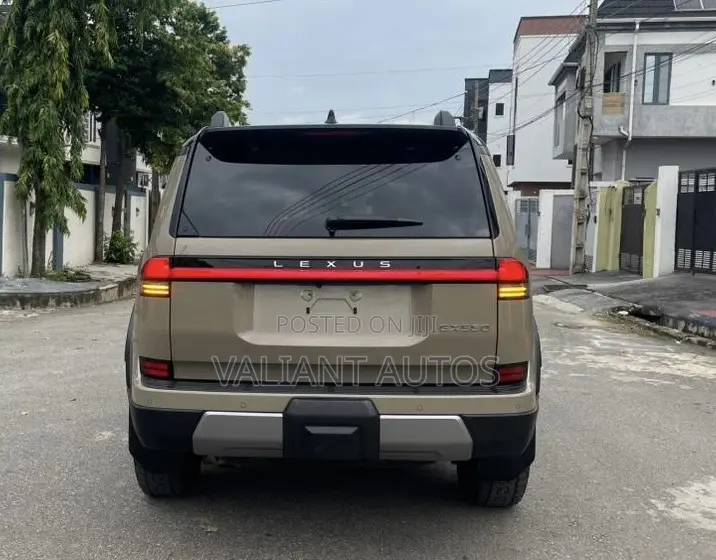 Lexus GX 2025 Gold