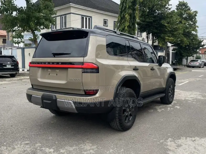 Lexus GX 2025 Gold