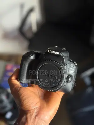 Pre-Owned Canon Eos 200d