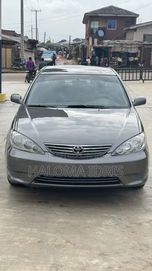 Toyota Camry LE 4dr Sedan (2.4L 4cyl 5A) 2005 Gray