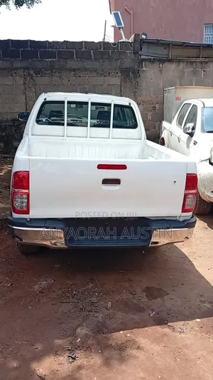 Toyota Hilux 2014 White