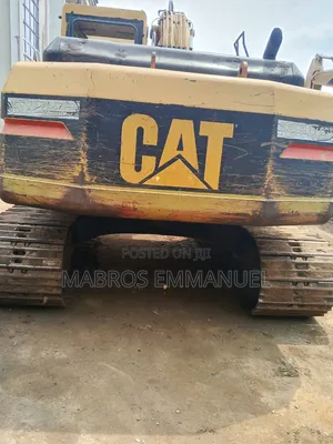 Clean 320l Excavator.