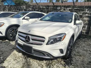 Mercedes-Benz GLA 250 2017 Off white