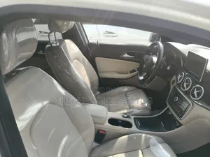 Mercedes-Benz GLA 250 2017 Off white
