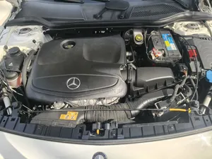 Mercedes-Benz GLA 250 2015 Off white