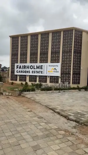 5bdrm Duplex in Fairholme Gardens, Karsana for sale