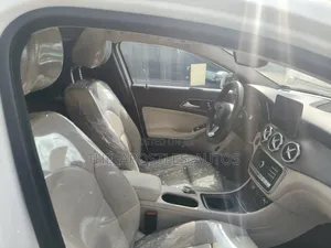 Mercedes-Benz GLA 250 2018 Off white