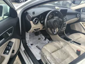 Mercedes-Benz GLA 250 2018 Off white