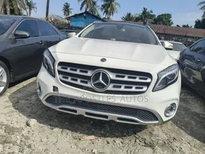 Mercedes-Benz GLA 250 2018 Off white