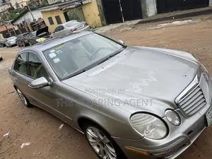 Mercedes-Benz E350 Base 4Matic Sedan AWD (3.5L 6cyl 5A) 2009 Gold