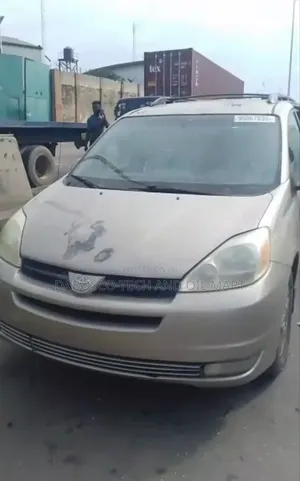 Toyota Sienna 2005 Gold