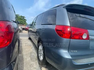 Toyota Sienna 2010 Blue
