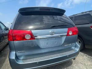 Toyota Sienna 2010 Blue