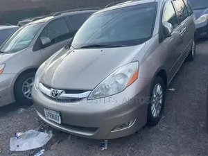 Toyota Sienna 2010 Gold