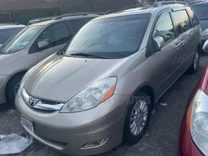 Toyota Sienna 2010 Gold