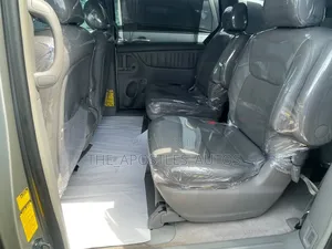 Toyota Sienna 2010 Gold