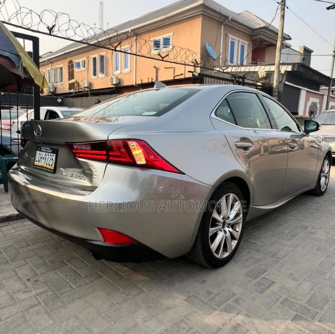 Lexus IS 2015 Gold