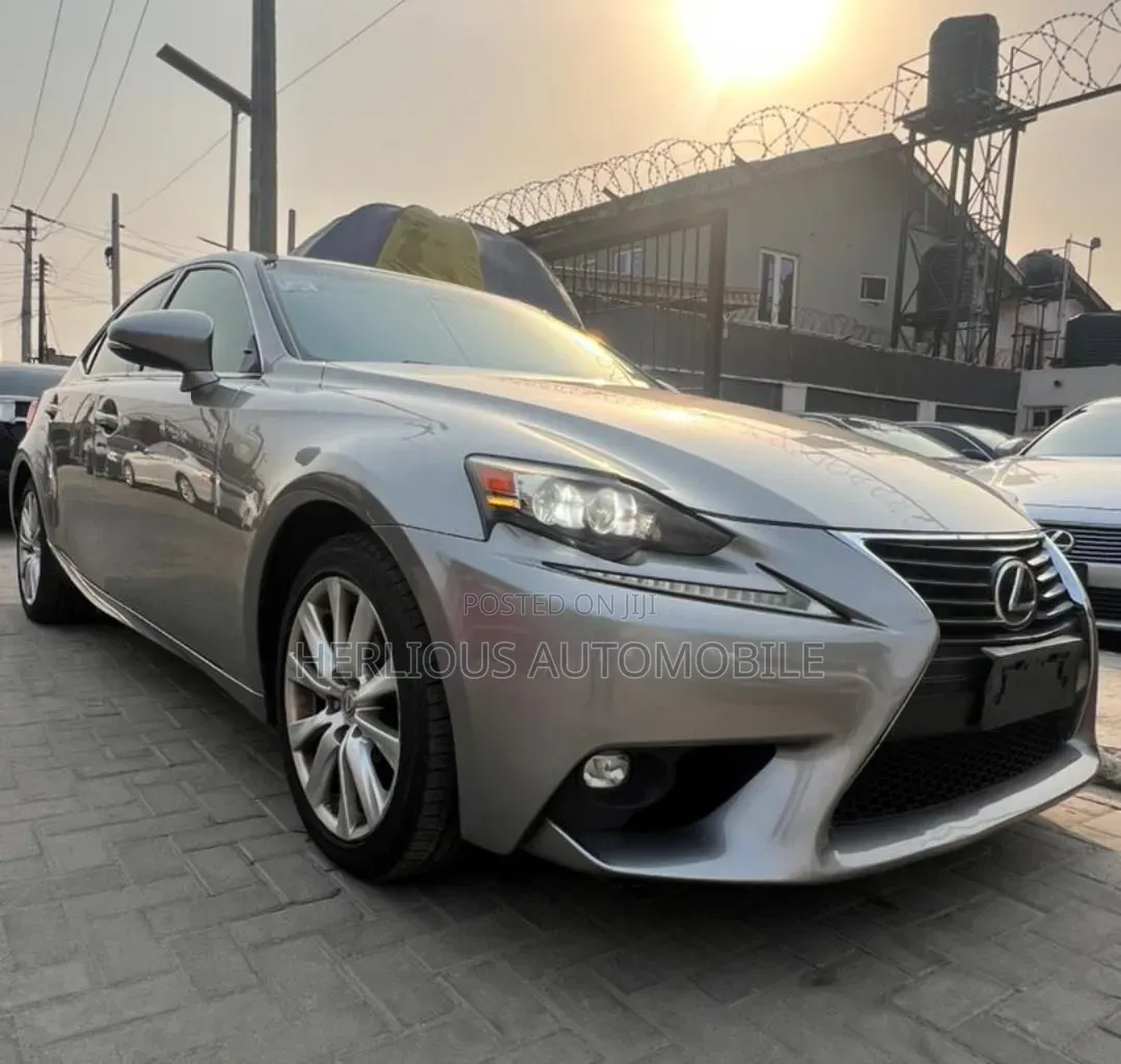 Lexus IS 2015 Gold