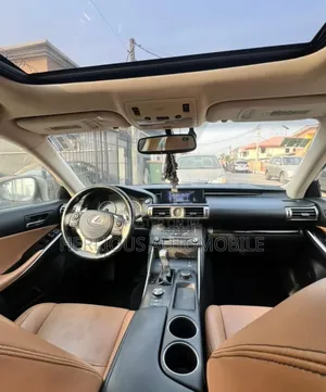 Lexus IS 2015 Gold