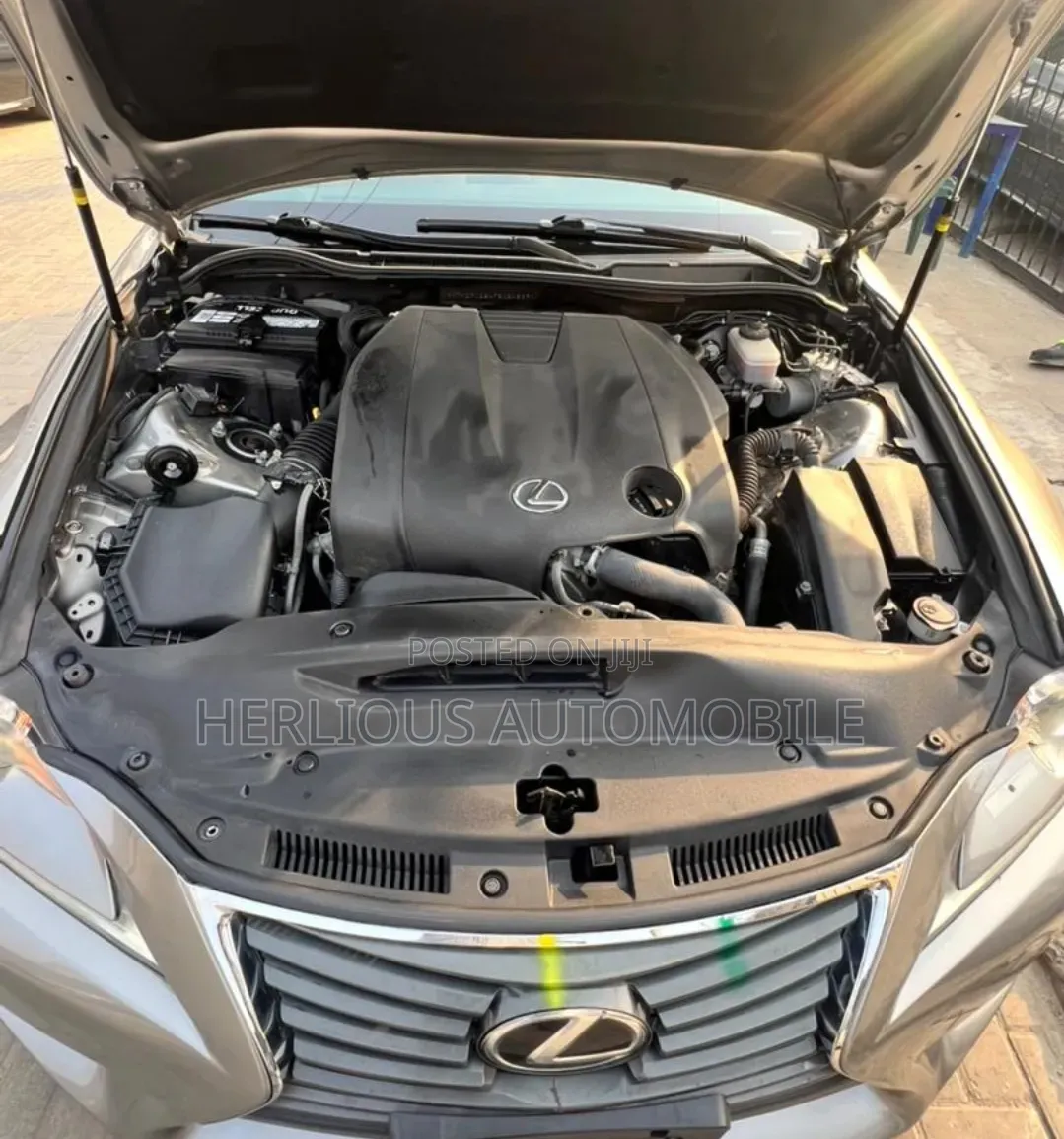 Lexus IS 2015 Gold
