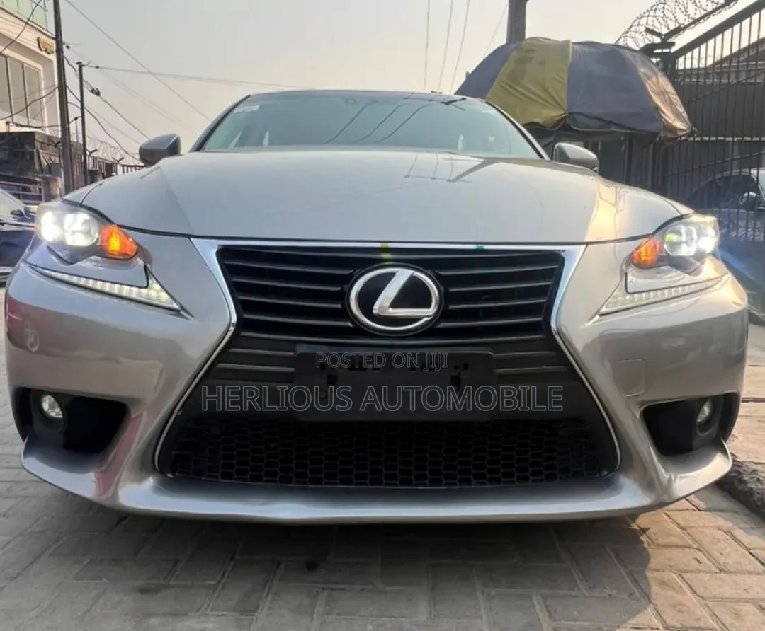 Lexus IS 2015 Gold