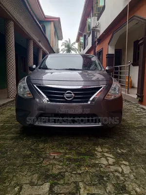 Nissan Versa 2018 Brown