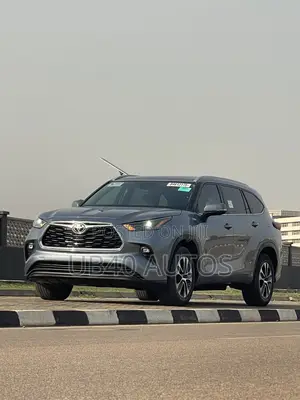 Toyota Highlander XLE AWD 2023