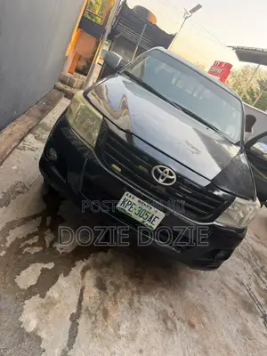 Toyota Hilux 2010 Black