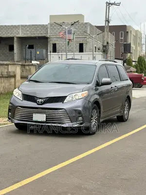 Toyota Sienna 2018 Gray