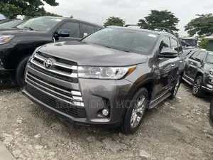 Toyota Highlander XLE V6 4x4 (3.5L 6cyl 6A) 2016 Gray