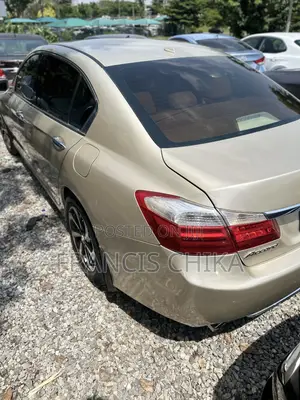 Honda Accord Touring V-6 4dr Sedan (3.5L 6cyl 6A) 2015 Gold