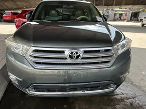 Toyota Highlander Limited 3.5l 4WD 2013 Green