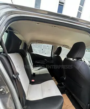 Toyota Yaris LE Hatchback 5dr 2014 Gray