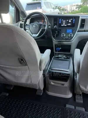 Toyota Sienna 2016 Maroon